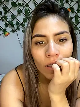 Snapshot of DannaftDavid chatting on 10.14.25 DannaftDavid online show from 10.14.25