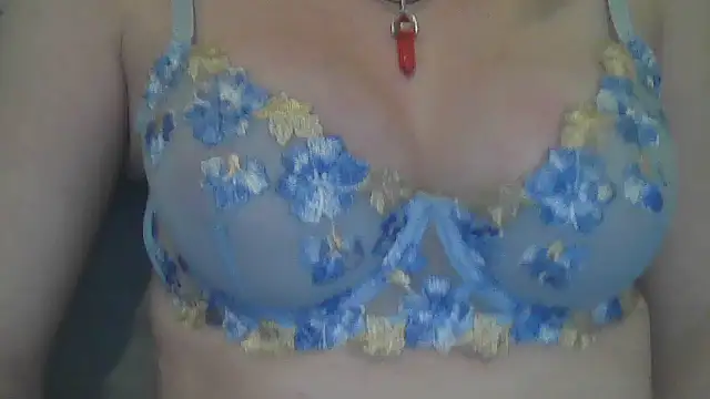 Snapshot of flirty_babe_x chatting on 04.19.26 flirty babe x online show from 04.19.26