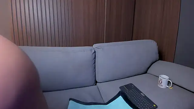 milaowens online show from 02.18.25