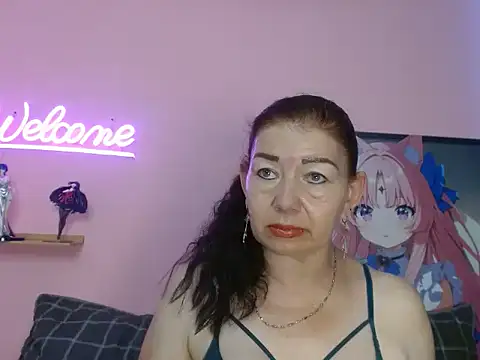 Snapshot of estefania_34 chatting on 10.15.25 estefania 34 online show from 10.15.25