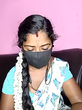 Snapshot of tamilammukuttyy chatting on 11.13.25 tamilammukuttyy online show from 11.13.25