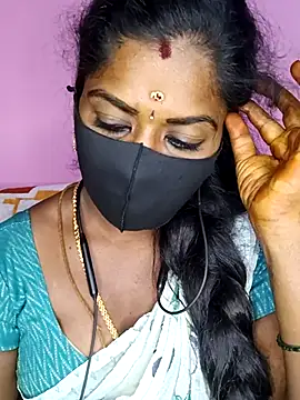 Snapshot of tamilammukuttyy chatting on 11.15.25 tamilammukuttyy online show from 11.15.25