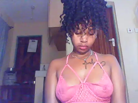 Lattie1 online show from 10.21.25