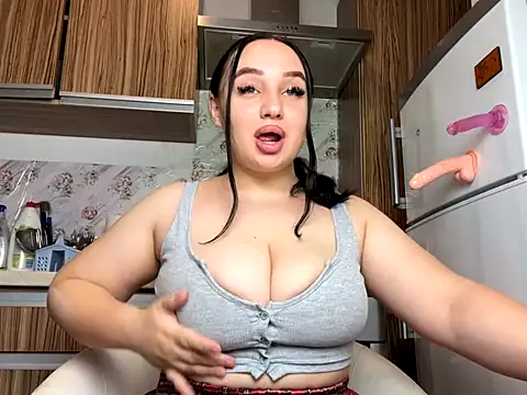 curvybombb online show from 10.08.25