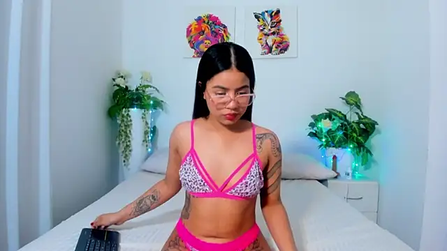 Snapshot of LiilithNova chatting on 09.28.25 LiilithNova online show from 09.28.25