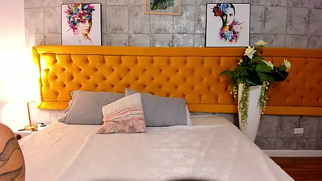 Snapshot of LiilithNova chatting on 11.18.25 LiilithNova online show from 11.18.25