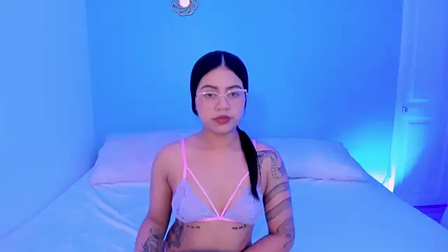 Snapshot of LiilithNova chatting on 11.30.25 LiilithNova online show from 11.30.25