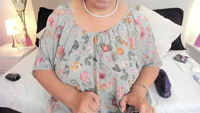 Snapshot of Angel_Velvet chatting on 03.11.26 Angel Velvet online show from 03.11.26