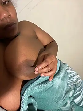 Snapshot of JuicyMellow21 chatting on 10.20.25 JuicyMellow21 online show from 10.20.25