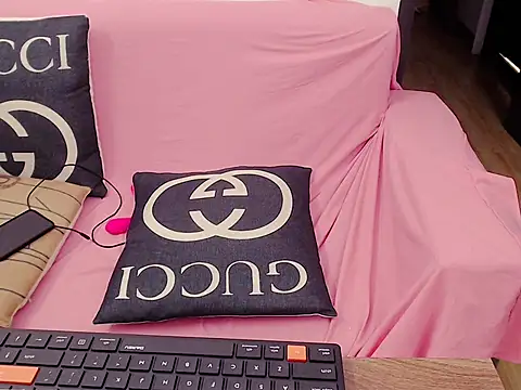 Snapshot of Funnygirl_9x chatting on 05.08.26 Funnygirl 9x online show from 05.08.26