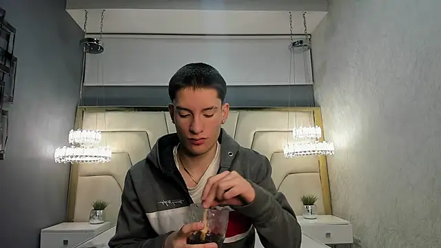 HunterHeat  online show from 09.26.25