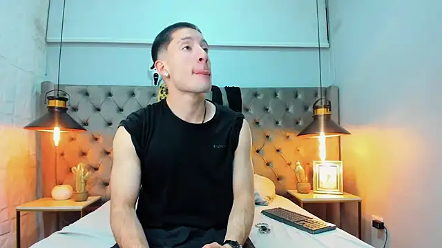 HunterHeat  online show from 10.03.25