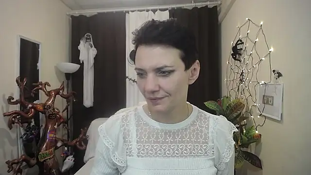 AvaSaturnian online show from 10.15.25
