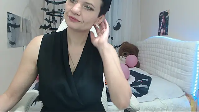 AvaSaturnian online show from 10.22.25