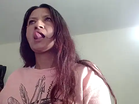 Snapshot of Lucy_Squirt69 chatting on 10.15.25 Lucy Squirt69 online show from 10.15.25