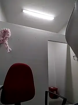 Snapshot of Madisson-04_ chatting on 10.01.25 Madisson-04 online show from 10.01.25