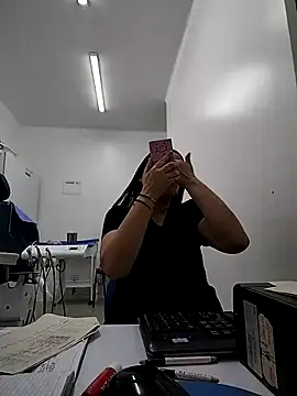 Snapshot of Madisson-04_ chatting on 10.04.25 Madisson-04 online show from 10.04.25