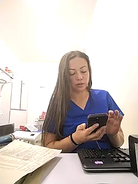 Snapshot of Madisson-04_ chatting on 10.11.25 Madisson-04 online show from 10.11.25