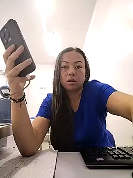 Snapshot of Madisson-04_ chatting on 10.20.25 Madisson-04 online show from 10.20.25