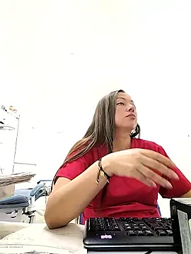 Snapshot of Madisson-04_ chatting on 10.28.25 Madisson-04 online show from 10.28.25