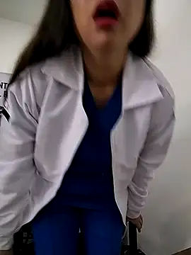 Snapshot of Madisson-04_ chatting on 11.11.25 Madisson-04 online show from 11.11.25