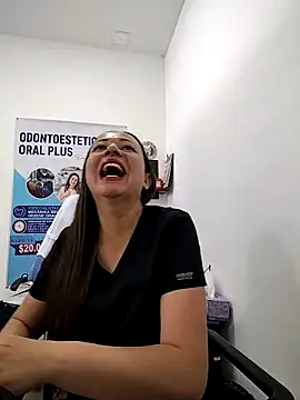 Snapshot of Madisson-04_ chatting on 11.12.25 Madisson-04 online show from 11.12.25