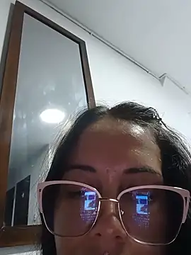 Snapshot of MiaForever1 chatting on 06.18.26 MiaForever1 online show from 06.18.26