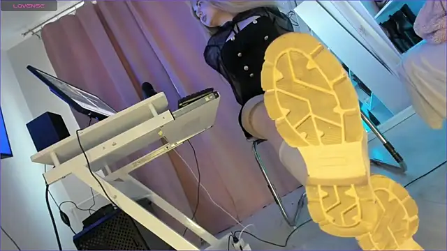 CruelSiren online show from 10.11.25