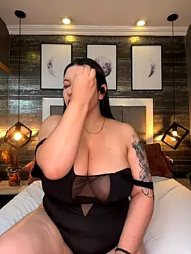 SophieCurves online show from 10.08.25