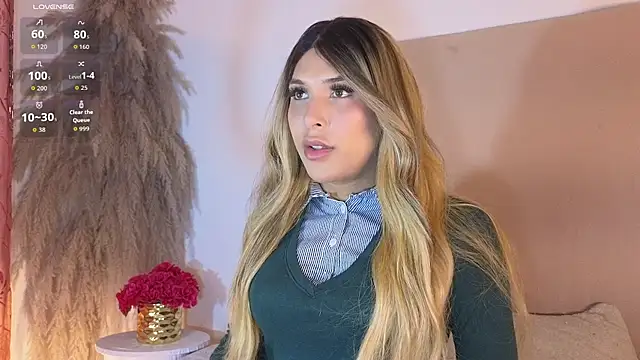 Snapshot of dahiana_marin chatting on 11.06.25 dahiana marin online show from 11.06.25