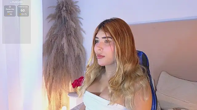 Snapshot of dahiana_marin chatting on 11.24.25 dahiana marin online show from 11.24.25