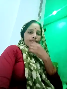 Snapshot of Sharma_pooja chatting on 10.04.25 Sharma pooja online show from 10.04.25