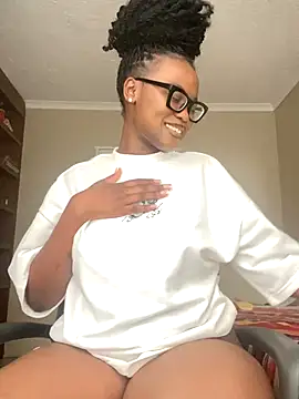 Moonzy77 online show from 10.16.25