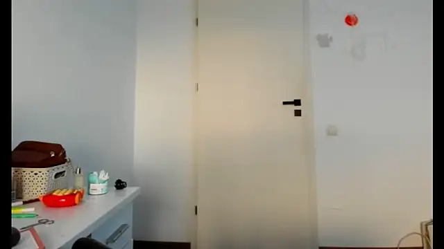 crystalxx18 online show from 10.24.25