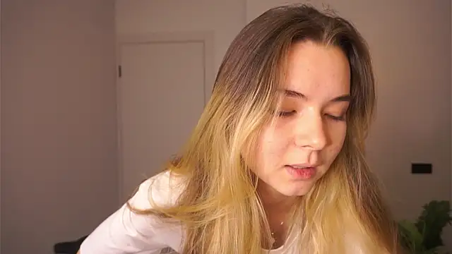 Snapshot of MarlinVarian chatting on 09.17.25 MarlinVarian online show from 09.17.25