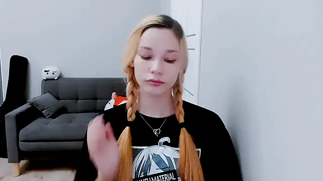 Snapshot of Kitten_Alissa chatting on 09.13.25 Kitten Alissa online show from 09.13.25