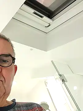 Snapshot of Oldmenhot66 chatting on 10.08.25 Oldmenhot66 online show from 10.08.25