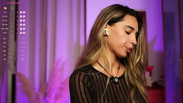 Snapshot of ItalianGirl chatting on 09.17.25 ItalianGirl online show from 09.17.25