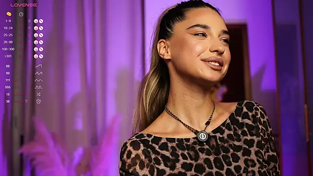 Snapshot of ItalianGirl chatting on 09.18.25 ItalianGirl online show from 09.18.25