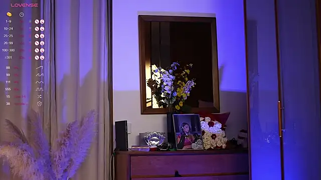 Snapshot of ItalianGirl chatting on 10.08.25 ItalianGirl online show from 10.08.25