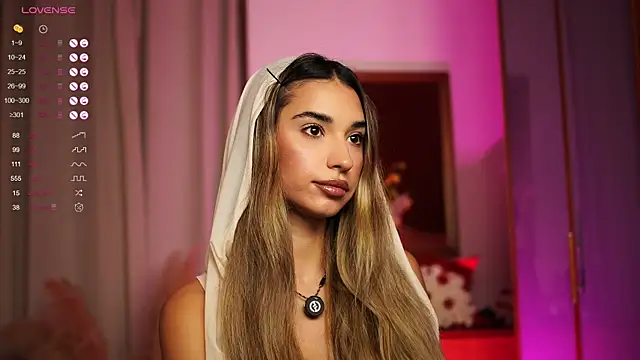 Snapshot of ItalianGirl chatting on 10.14.25 ItalianGirl online show from 10.14.25