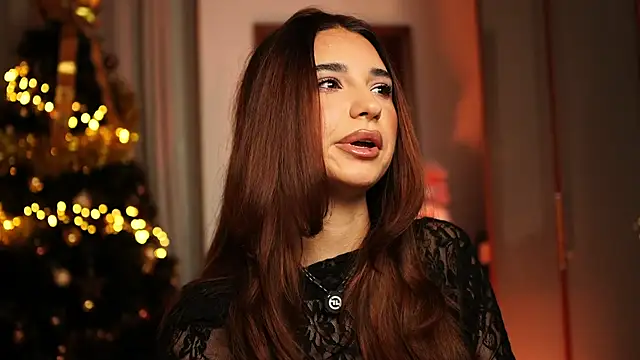 Snapshot of ItalianGirl chatting on 12.16.25 ItalianGirl online show from 12.16.25