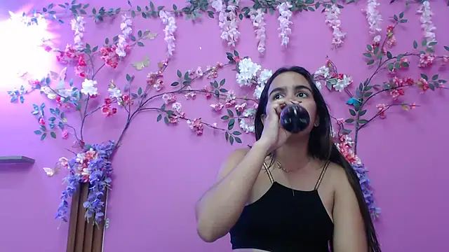 skinnysofia18 online show from 02.25.26
