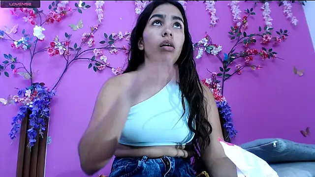 Snapshot of skinnysofia18 chatting on 06.18.26 skinnysofia18 online show from 06.18.26