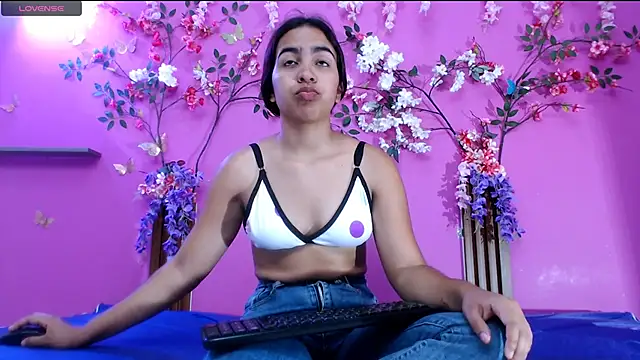 skinnysofia18 online show from 06.22.26