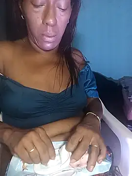 Snapshot of Kristal_Bronw_Lawren chatting on 04.07.26 Kristal Bronw Lawren online show from 04.07.26