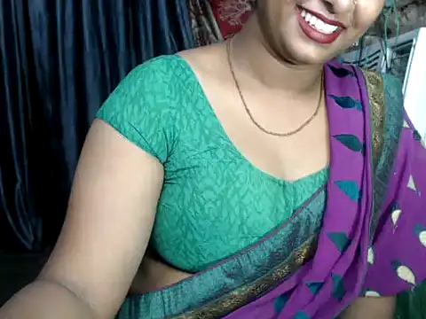 Snapshot of DearKimmi chatting on 12.12.24 DearKimmi online show from 12.12.24