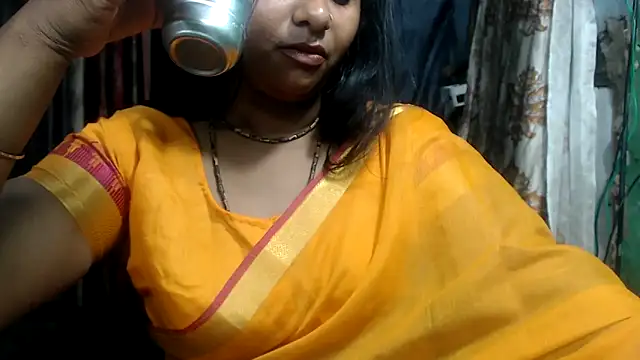 Snapshot of DearKimmi chatting on 02.26.25 DearKimmi online show from 02.26.25