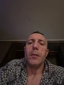 Snapshot of ruberofre chatting on 12.21.25 ruberofre online show from 12.21.25