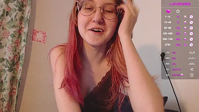 Snapshot of ohmycheryl chatting on 09.18.25 ohmycheryl online show from 09.18.25